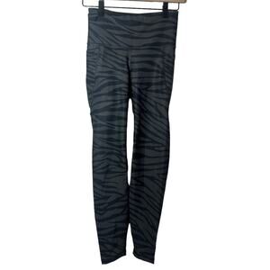 Old Navy Active Gray Tiger Stripe High Rise Leggings Size Small Athletic Gym